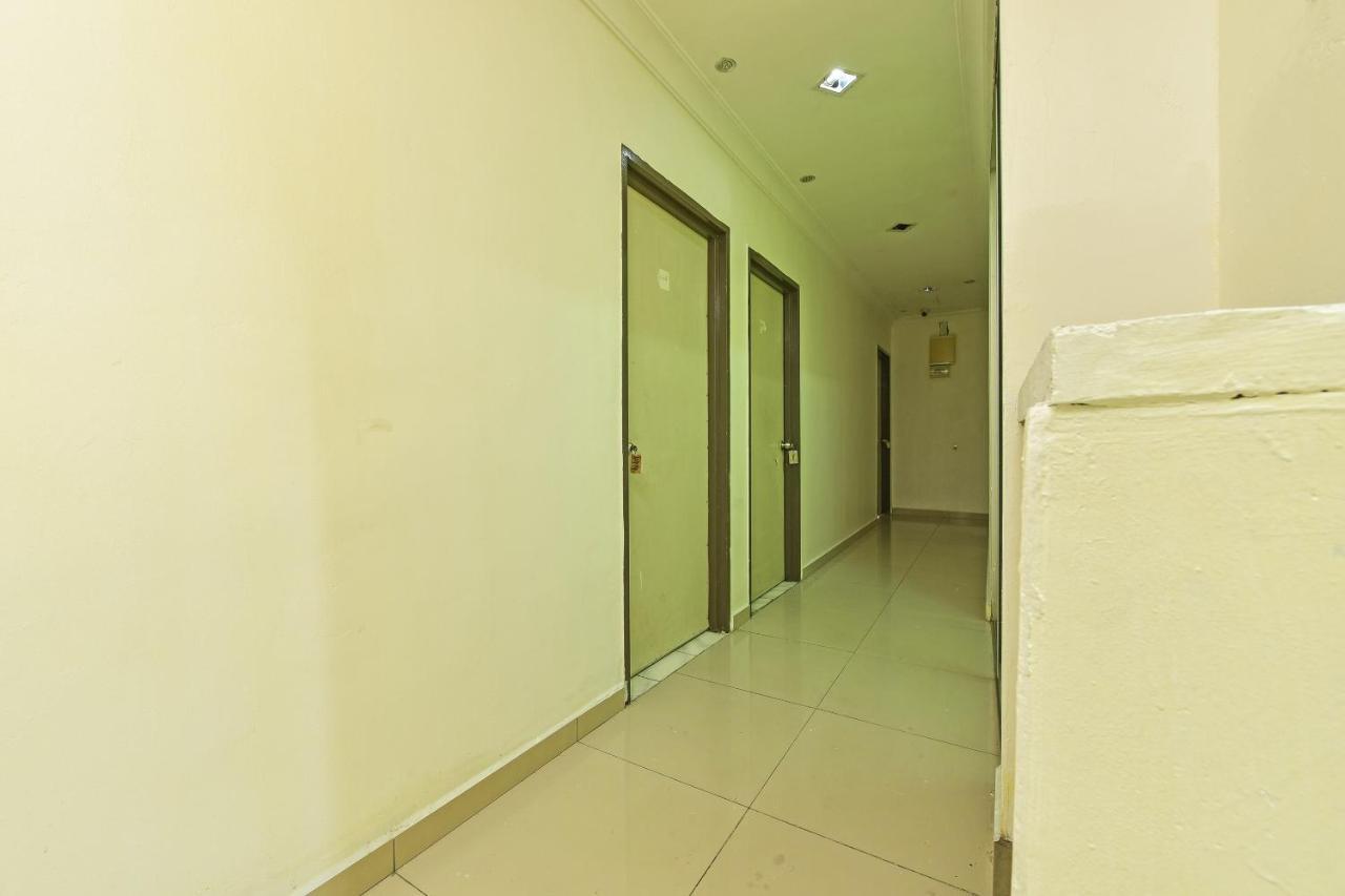 Oyo 90643 Gks Hotel 세렘반 외부 사진