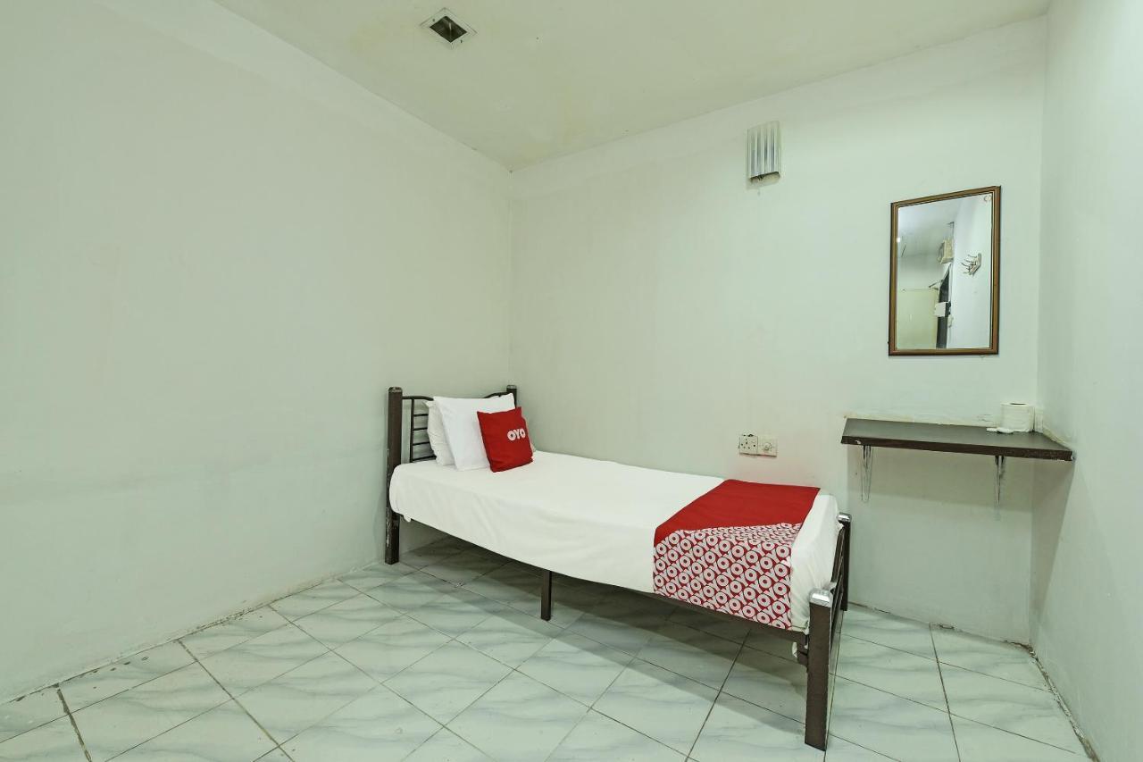 Oyo 90643 Gks Hotel 세렘반 외부 사진