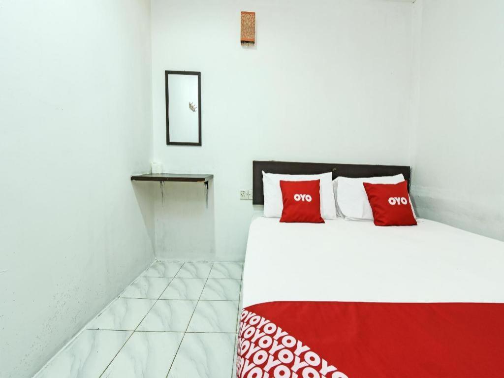 Oyo 90643 Gks Hotel 세렘반 외부 사진