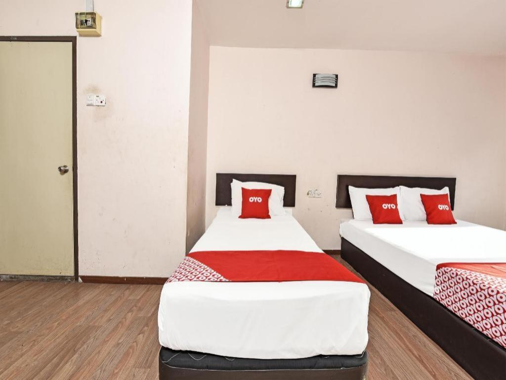 Oyo 90643 Gks Hotel 세렘반 외부 사진